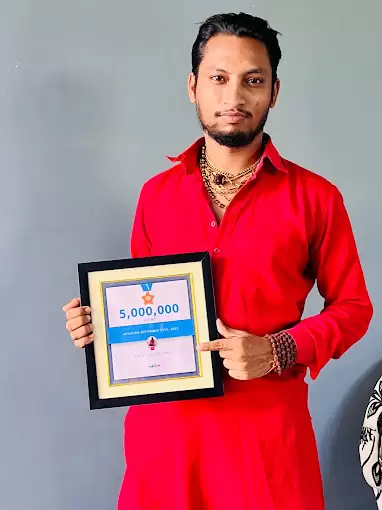 Dr Koushik Achariya