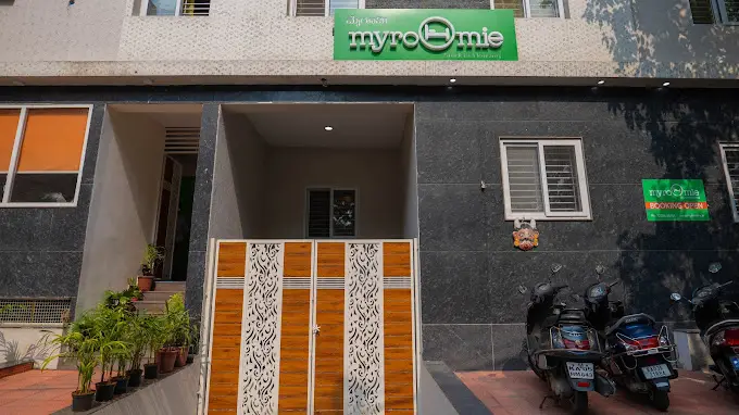 MyroomieErica Girls Pg