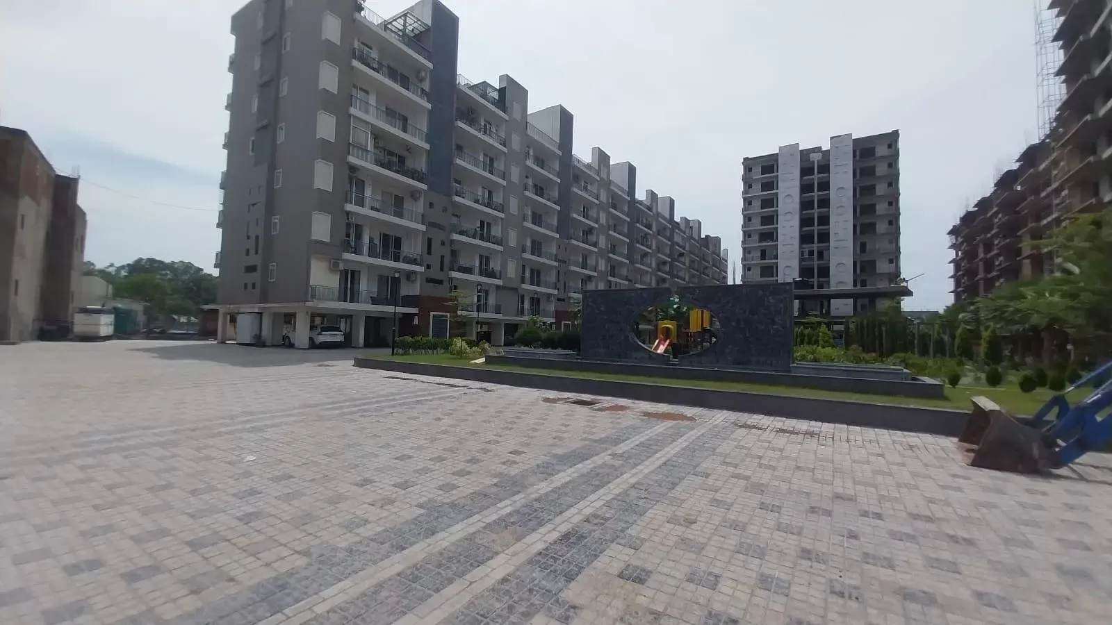Beliston Avenue image