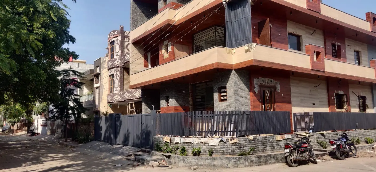 Sunny Enclave image
